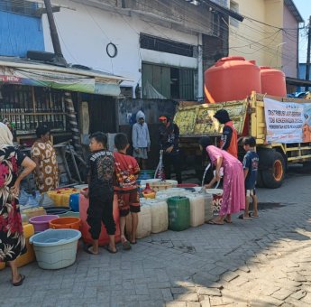 Jangkau Delapan Kecamatan, Pemkot Makassar Distribusikan 5,1 Juta Liter Air Bersih ke Warga Terdampak Kemarau