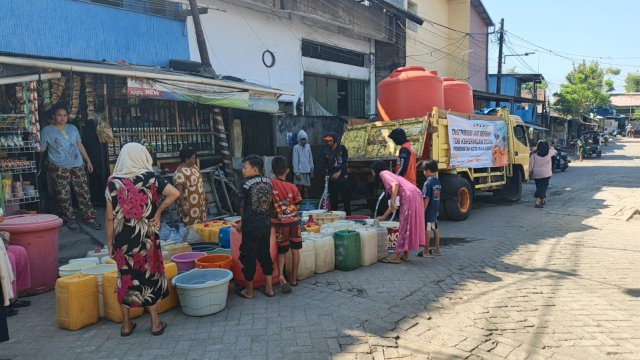 Jangkau Delapan Kecamatan, Pemkot Makassar Distribusikan 5,1 Juta Liter Air Bersih ke Warga Terdampak Kemarau
