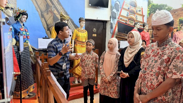 Disbud Makassar Kenalkan Sejarah dan Budaya kepada Anak Panti Lewat Kunjungan Museum