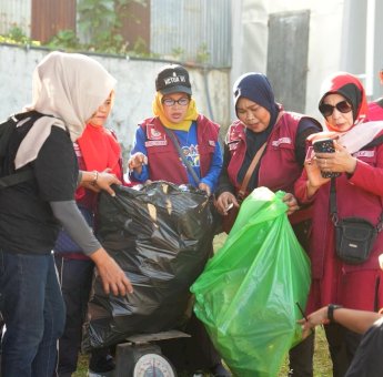Jelajah Sampah Titik ke-13 Digelar di Biringkanaya, BSI Maslahat Salurkan CSR
