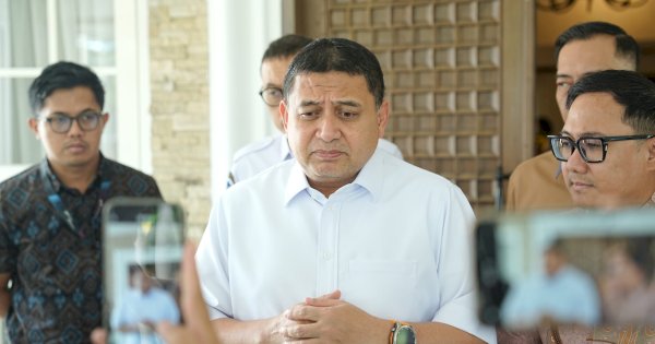Wali Kota Makassar Bahas Penataan Antrean Solar Bersama Pertamina