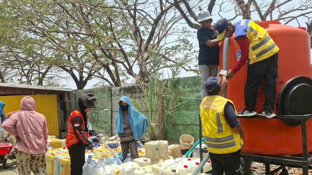 Pemkot Makassar Kerahkan 25 Mobil, Salurkan 7,19 Juta Liter Air ke 332 Titik.