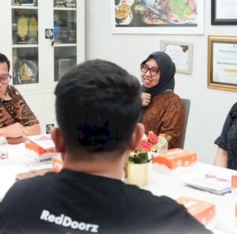Dispar Makassar Jajaki Kolaborasi dengan RedDoorz, Perkuat Promosi Pariwisata