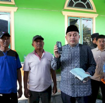 Munafri Serahkan GPS untuk 143 Nelayan Lumu-Lumu, Dorong Keselamatan dan Efisiensi Melaut