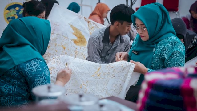 Angkat Identitas Budaya, TP PKK Makassar Latih Kader Kembangkan Desain Lokal