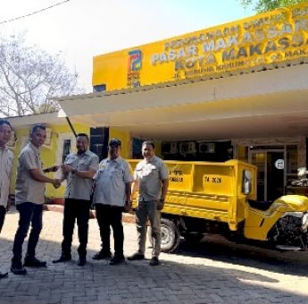 Jaga Kebersihan Pasar DLH MAKASSAR Berikan Motor Tiga Roda