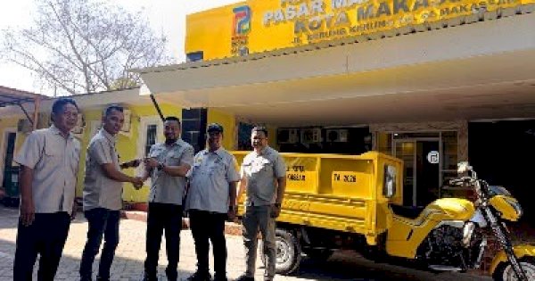 Jaga Kebersihan Pasar DLH MAKASSAR Berikan Motor Tiga Roda